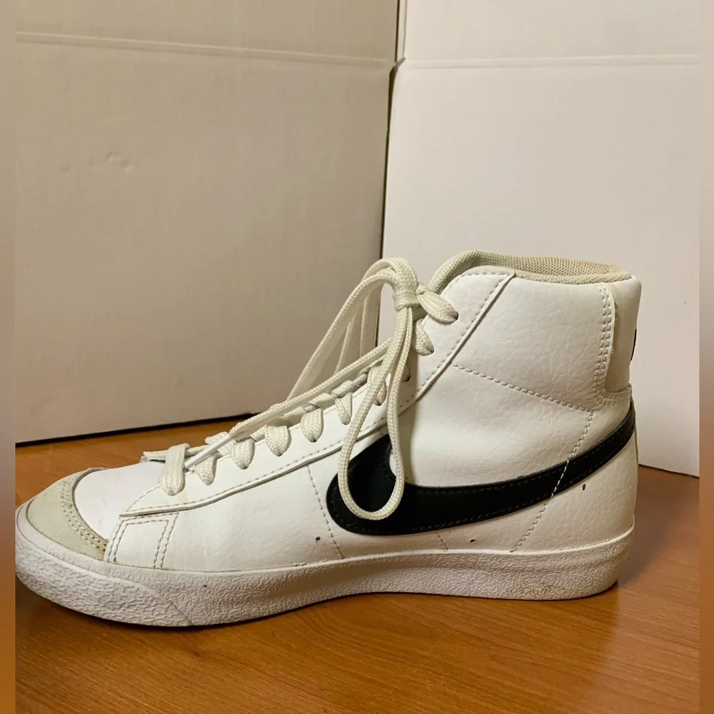 Nike Blazer Mid 77 White Black Leather Shoes Size 5.5  (Grade School)